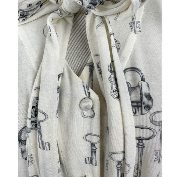 Cabi Keys Please Blouse Ivory Neck Tie Locks Size Medium - Picture 7 of 10